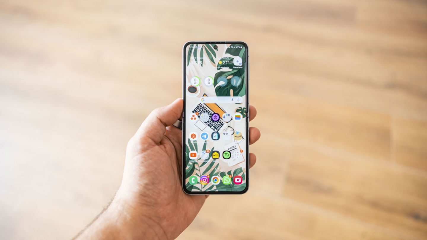 Samsung Galaxy Z Flip6 vs motorola razr 50 ultra : comparatif et lequel est le meilleur téléphone pliable 5 Samsung Galaxy Z Flip6 vs motorola razr 50 ultra: comparatif et quel est le meilleur mobile pliable