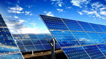 Cette année, 80 % de la nouvelle capacité électrique américaine provient de l'énergie solaire et du stockage par batterie 6 A whopping 80% of new US electricity capacity this year came from solar and battery storage