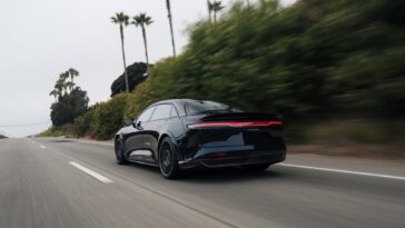Le Lucid Air Sapphire à 425 000 $ est le véhicule blindé le plus rapide au monde 17 Bulletproof $425K Lucid Air Sapphire is the world