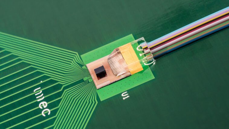 Broadcom travaille à intégrer la connectivité optique directement dans les GPU 1 Broadcom is working to integrate optical connectivity directly into GPUs