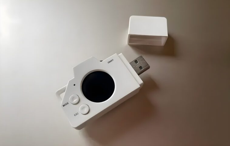 Une entreprise lance une campagne de financement participatif pour une clé USB à 50$ qui sert également d'appareil photo 1 Company launches crowdfunding campaign for $50 thumb drive that doubles as a camera