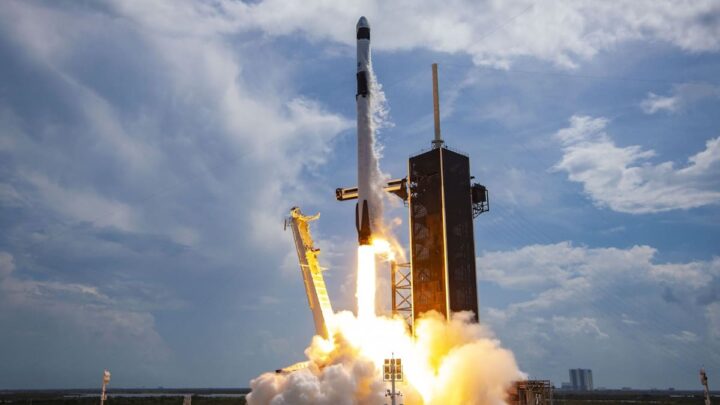 Des morceaux d'une fusée SpaceX tombent dans un jardin en Pologne après une "réentrée incontrôlée" 5 Falcon 9 de SpaceX