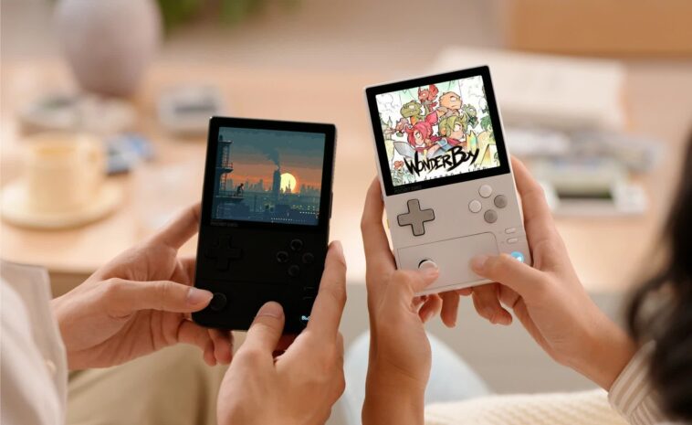 Ayaneo lance une console de jeu rétro OLED Android avec une configuration de boutons unique 1 Ayaneo launches an OLED Android retro gaming handheld with a unique button setup