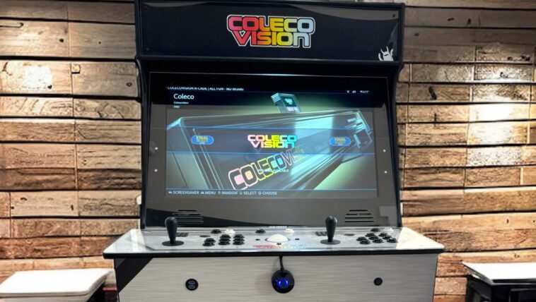 ColecoVision lance une borne d'arcade pleine grandeur avec 40 jeux classiques et prise en charge ROM 1 ColecoVision rolls out full-size arcade cabinet with 40 classic games and ROM support