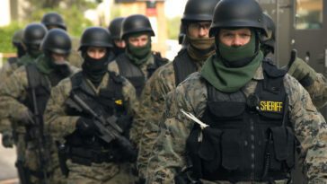 Deux Européens accusés d'avoir lancé plusieurs appels de type « swatting » et d'avoir menacé de faire exploser une bombe aux États-Unis 9 Two European men charged with making multiple swatting calls and bomb threats in the US