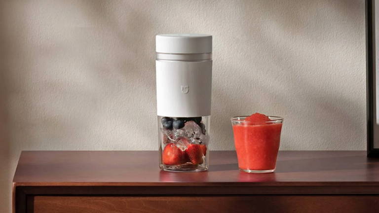 Ça coûte moins de 15€ et vous pouvez l'emporter partout : Le nouveau mixeur à jus de Xiaomi 2 Elle coûte moins de 15 euros et vous pouvez l'emporter partout : vous allez vouloir le nouveau mixeur à jus de Xiaomi