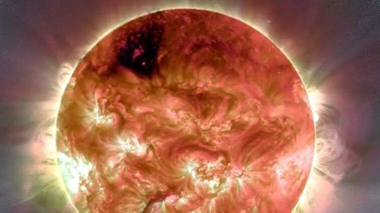 Forte tempête solaire sur Terre aujourd'hui 12 août, blackout radio en cours : risques et possibles aurores 1 Crédit : Edward Vijayakumar /Twitter /NASA