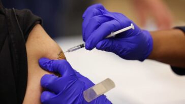 L'UE a approuvé un vaccin à ARN pour le virus respiratoire syncytial : il sauvera des dizaines de milliers de vies 1 Image