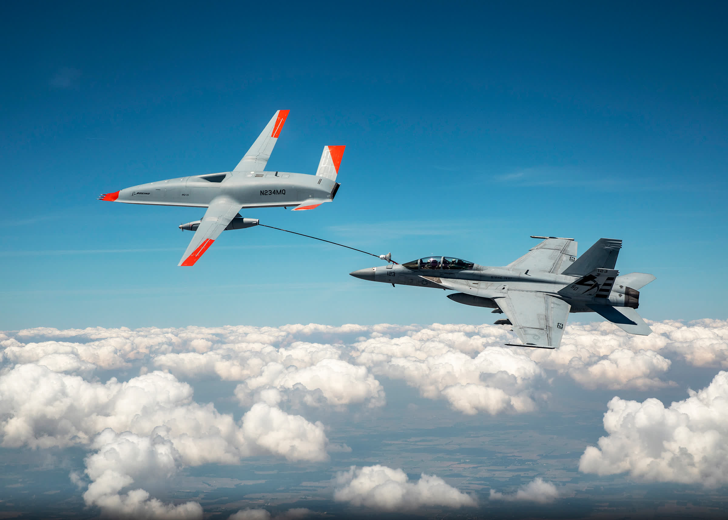 La première station de contrôle aérien sans pilote au monde installée sur un porte-avions de la marine américaine 2 La premiere station de controle aerien sans driver au monde