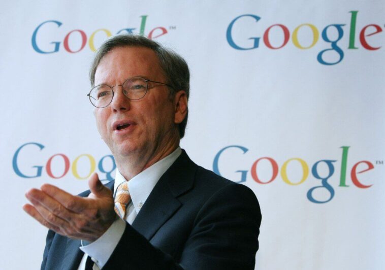 L'ancien PDG de Google accuse le télétravail face à la progression d'OpenAI 1 Former Google CEO blames work-from-home policy for company lagging behind OpenAI