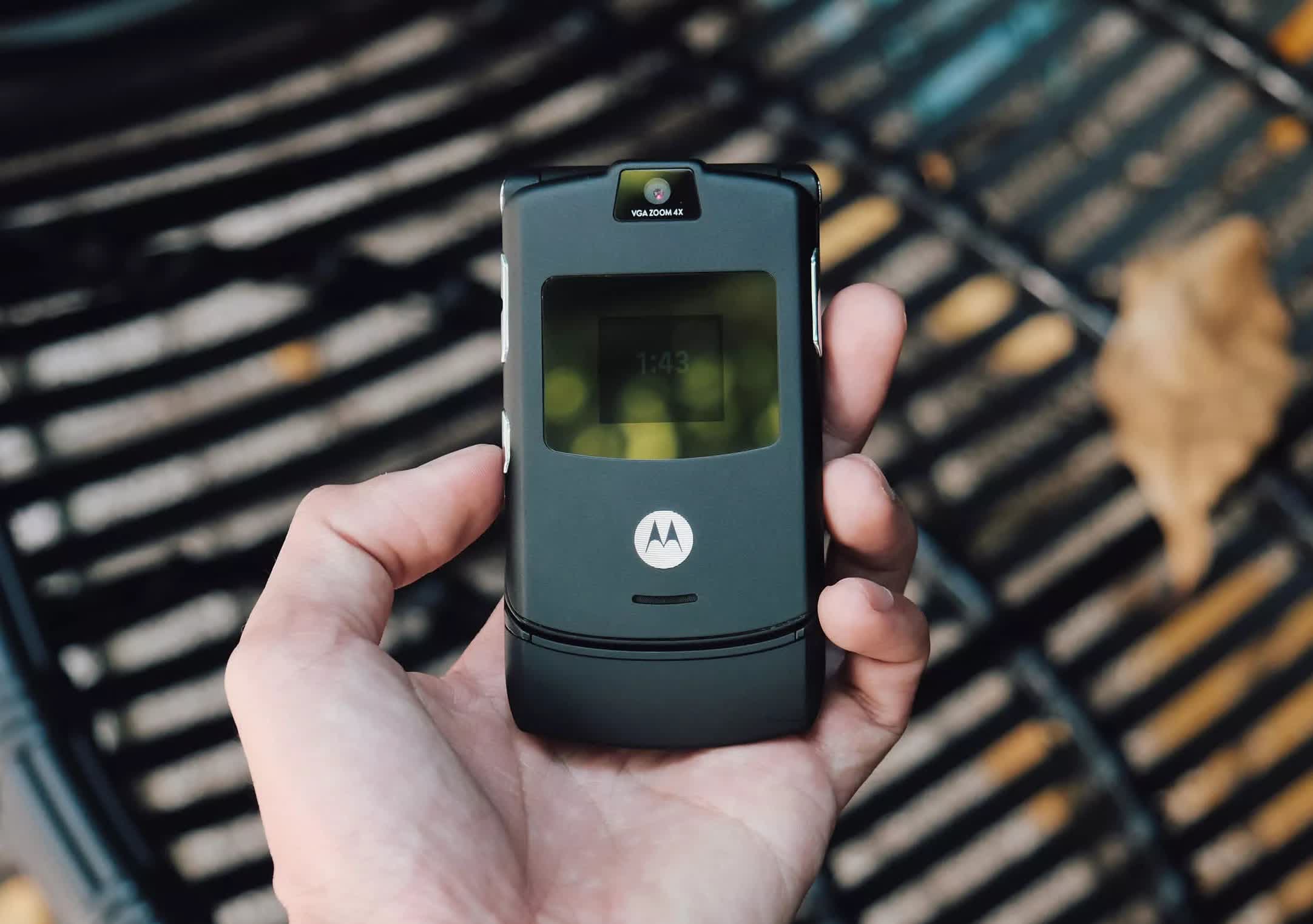 Motorola Razr V3 : l'iPhone d'antan 2 Motorola Razr V3 liPhone dantan