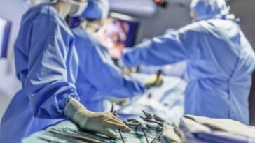Opération pour une tumeur de 4 kilos au sternum, le thorax reconstruit en Gore-tex et plaques en titane 8 Image