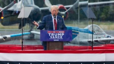Pourquoi Trump a-t-il parlé dans une cage en verre lors du dernier meeting 30 Image