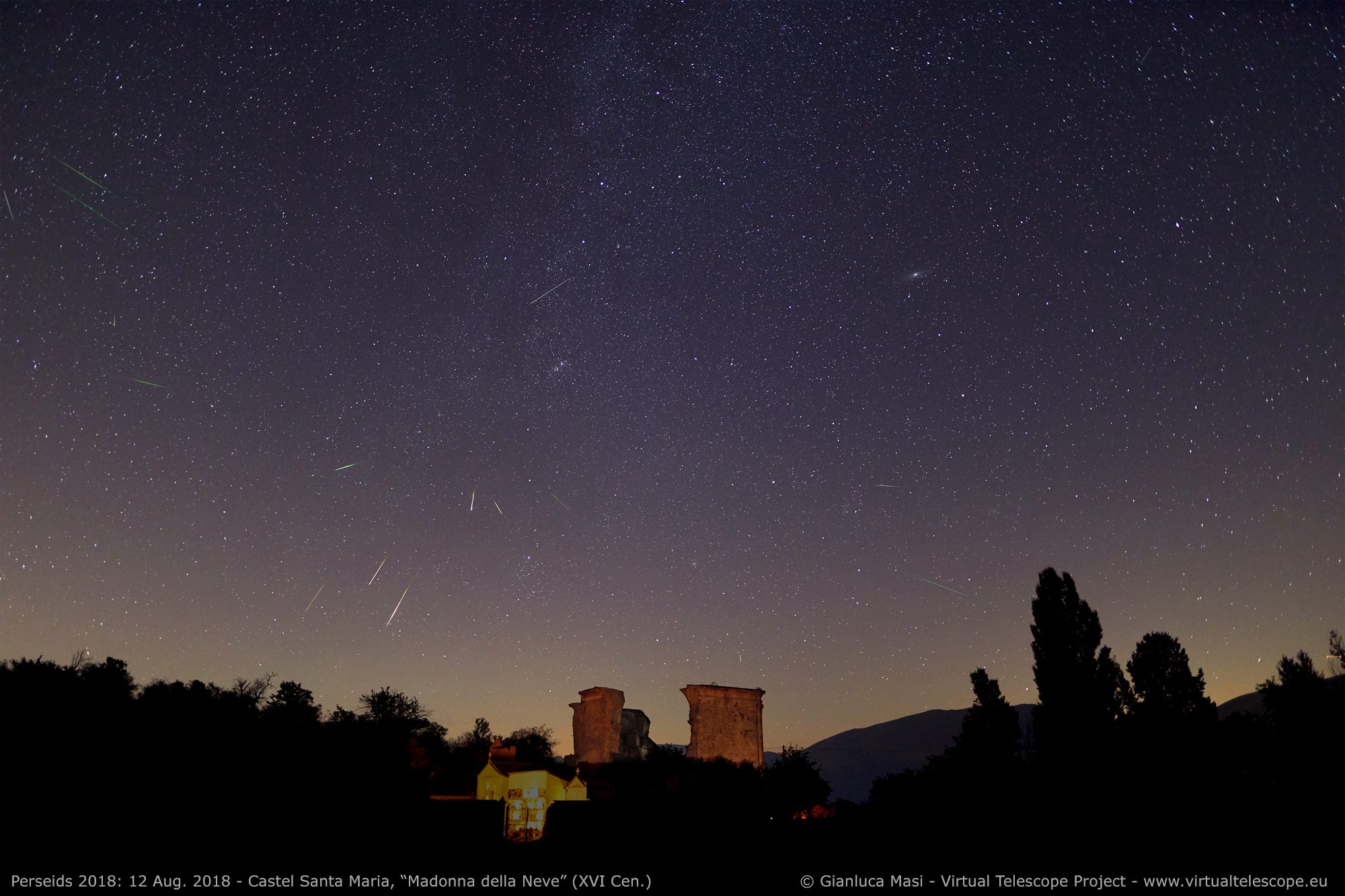 Pourquoi on verra tant d'étoiles filantes cette semaine, même si la nuit de San Lorenzo est passée 6 Les Perséides capturées le 12 août 2018 depuis Castel Santa Maria (PG). Crédit : Gianluca Masi / Virtual Telescope Project