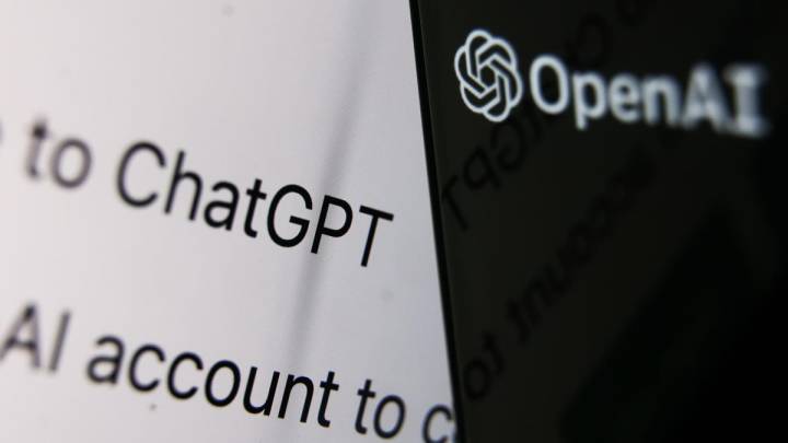 Qu'est-ce que ChatGPT Plus ? Ce qu'il faut savoir avant de s'abonner 2 Gros plan sur le logo de ChatGPT et d'OpenAI.
