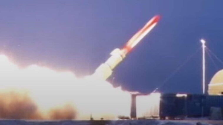 Qu'est-ce que le Skyfall, le missile à propulsion nucléaire Burevestnik que la Russie teste dans l'Arctique 1 Nell'ottobre 2023, il presidente russo Vladimir Putin ha affermato che la Russia ha testato con successo il missile a propulsione nucleare Burevestnik (RS-SSC-X-09 Skyfall ) lanciato da terra / Credit: Screen Youtube
