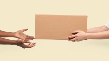 Réduire l'empreinte carbone jusqu'à 30% : le travail des entreprises qui gèrent les retours de eCommerce