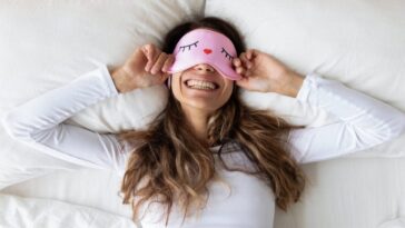 "**Sommeil récupérateur : Dormir plus le week-end réduit le risque de maladies cardiaques ? 30 Image
