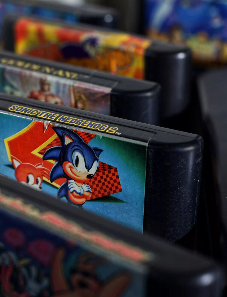 Un collectionneur remporte le record du monde Guinness pour avoir connecté simultanément 444 consoles à un seul téléviseur 1 Un collectionneur remporte le record du monde Guinness pour avoir connecté simultanément 444 consoles à un seul téléviseur