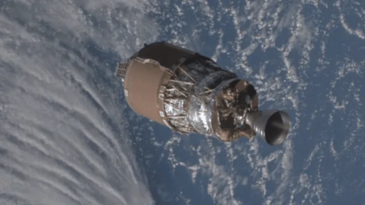 Une fusée qui a passé 15 ans dans l'espace a un aspect "similaire" à celui de son lancement 2 Image de la fusée de la taille d'un bus dans l'espace