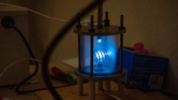 Un étudiant en mathématiques construit un réacteur à fusion à la maison avec l'aide del'AI et 2 000$ 10 Math student builds fusion reactor at home with help from Claude AI and $2,000