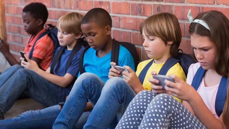 Le ministre britannique de la technologie soutient ChatGPT pour les devoirs, compare l'IA aux craintes sur les calculatrices 1 Federal judge rules that social media platforms are not required to filter content for children