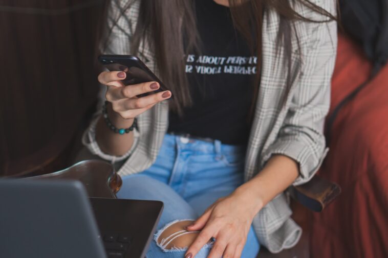 Un partenaire de Facebook admet avoir écouté des conversations via des micros de téléphone à des fins de ciblage publicitaire 1 Facebook partner admits to eavesdropping on conversations via phone mics for ad targeting