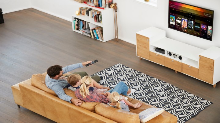Comment utiliser Plex Media Server pour regarder tous vos médias 4 Une famille Plex regardant la télévision en direct.