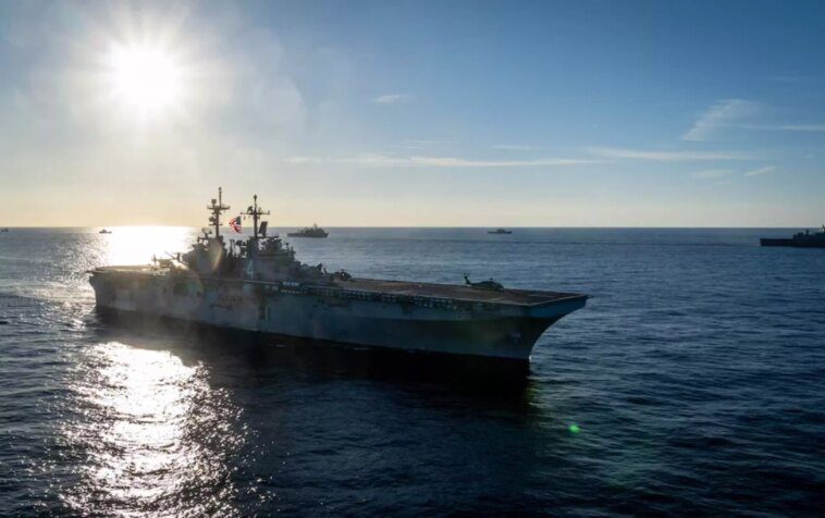 La Marine découvre une antenne parabolique Starlink cachée sur un navire de guerre américain après avoir repéré un réseau Wi-Fi nommé "Ça pue" 1 Navy discovers hidden Starlink dish on US warship after spotting Wi-Fi network named STINKY
