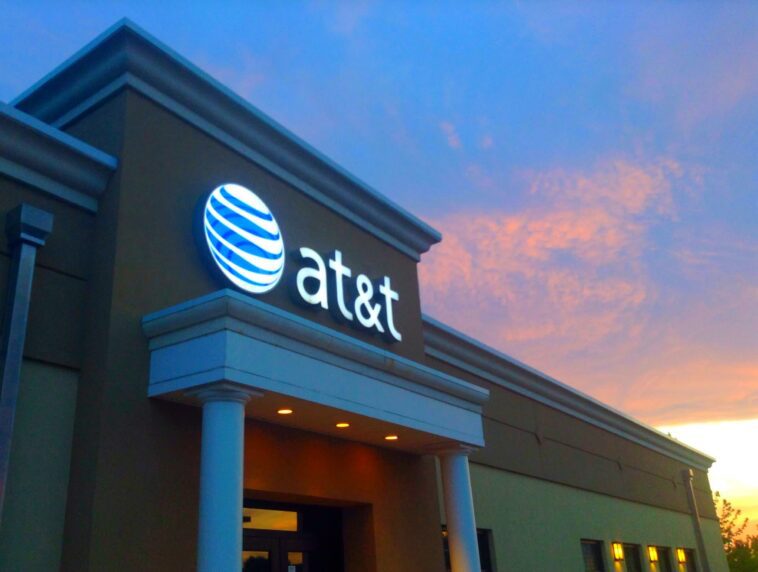 AT&T poursuit Broadcom pour avoir refusé d'honorer les accords de service VMware existants 1 AT&T sues Broadcom for refusing to honor existing VMware service agreements