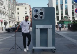 Largest iPhone replica by Youtubers