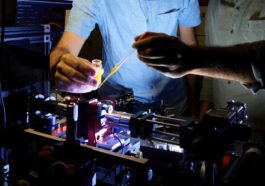 Physicists create one-dimensional gas out of light, achieving bizarre quantum state