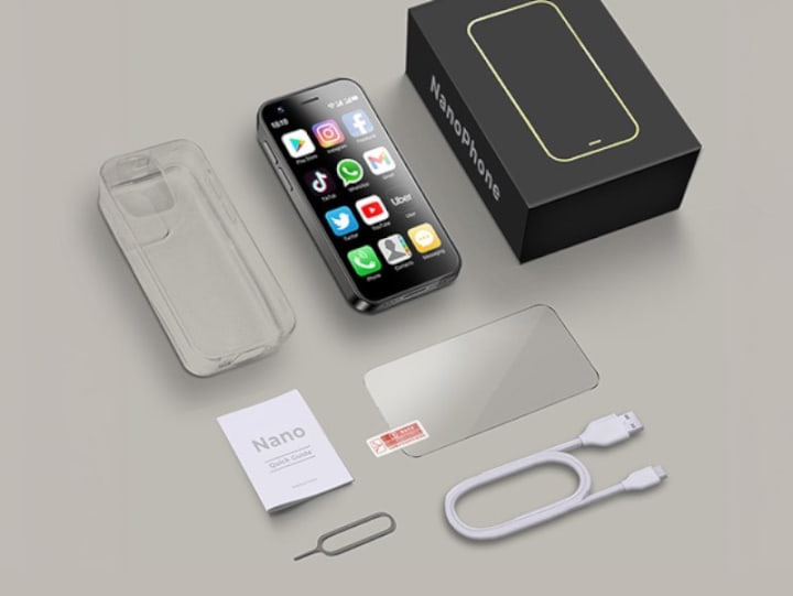 Ce mini smartphone est de la taille d'une carte de crédit, mais fait tout comme les grands 4 NanoPhone, un smartphone de la taille d'une carte de crédit