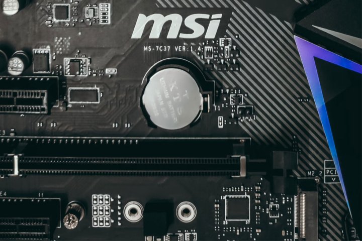 Comment réinitialiser votre BIOS 4 Batterie CMOS sur une carte mère MSI.
