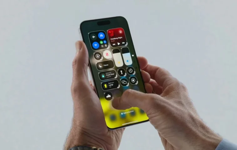 Comment utiliser et personnaliser le Centre de contrôle sur iPhone 1 How to Use and Customize Control Center on iPhone
