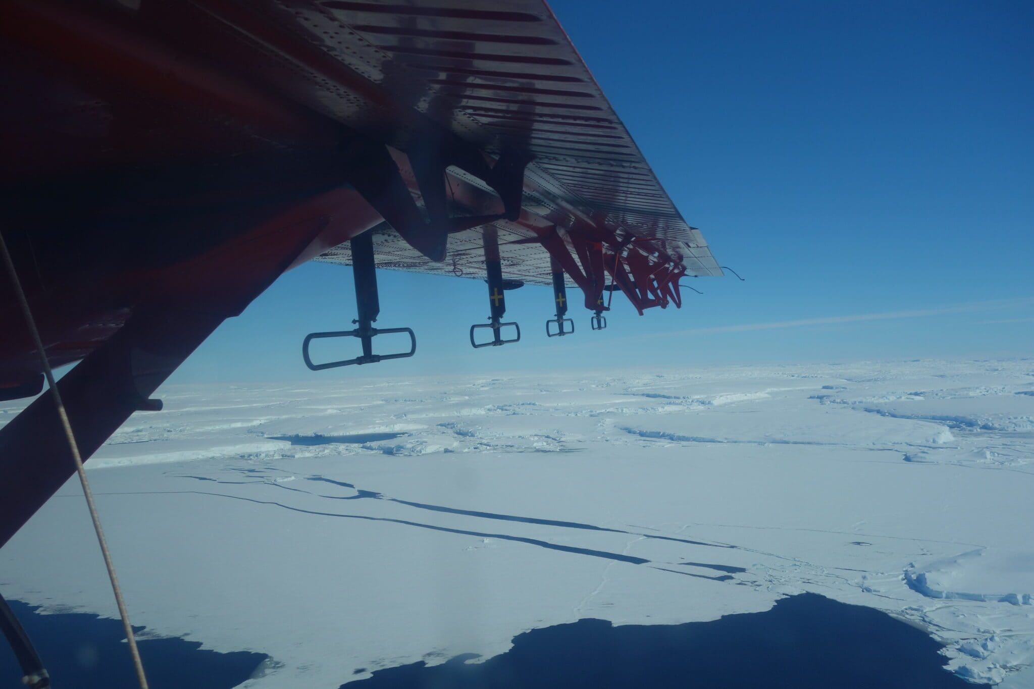 Pourquoi la fonte du glacier de l'Apocalypse menace l'humanité entière : "Ça s'accélère" 5 En vol au-dessus du glacier de l'Apocalypse. Crédit : Carl Robinson, BAS