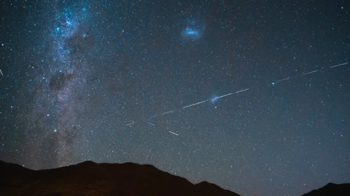 Les satellites Starlink de SpaceX émettent plus d'ondes radio que jamais. Oui c'est sérieux 4 1726936615 832 Satellites Starlink de SpaceX liberte mais ondes radio que jamais.webp