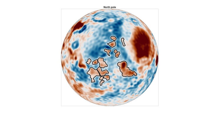 Des scientifiques ont découvert des structures mystérieuses sous la surface de Mars 5 Carte mettant en évidence les structures gravitationnelles denses dans l'hémisphère nord. Les régions indiquées par les lignes noires sont des anomalies de grande masse qui n'ont aucune corrélation avec la géologie et la topographie. Ces structures souterraines cachées sont recouvertes de sédiments d'un océan ancien. Leur origine reste un mystère et une mission gravitationnelle dédiée, comme les MaQuIs, est nécessaire pour révéler leur nature. Crédit : Root et al. (septembre, 2024)