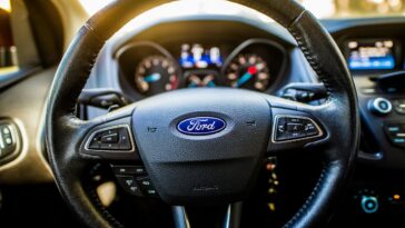 Les correctifs logiciels représentent désormais plus de 20 % des rappels de voitures à mesure que la complexité des véhicules augmente 13 Software fixes now account for over 20% of car recalls as vehicle complexity grows