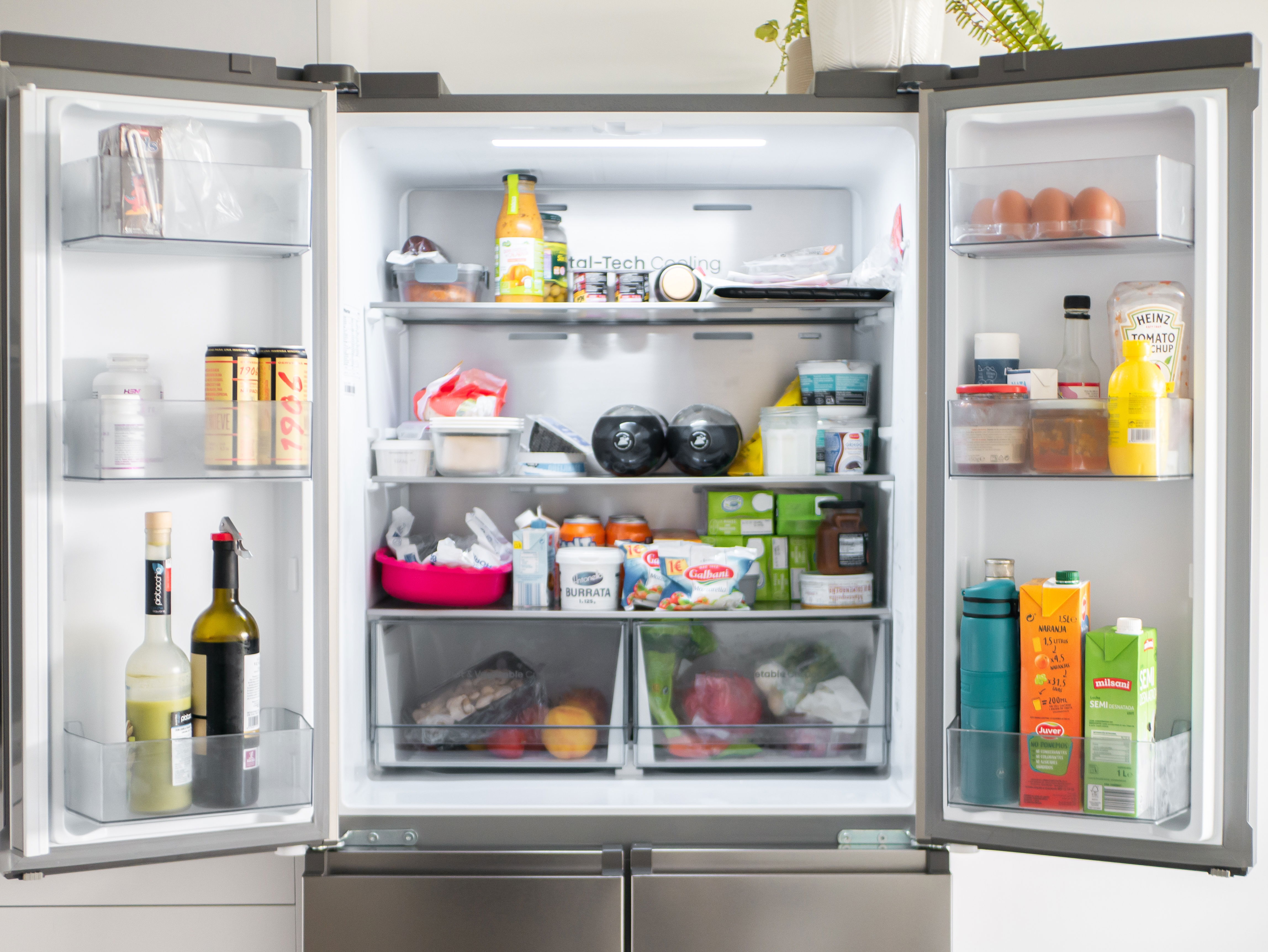 Intérieur du réfrigérateur HiSense