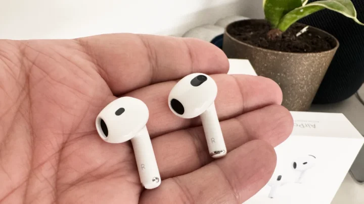 Comment nettoyer ses AirPods correctement 5 1727551799 603 AirPods 4 contre AirPods 3 vaut il la peine de.webp