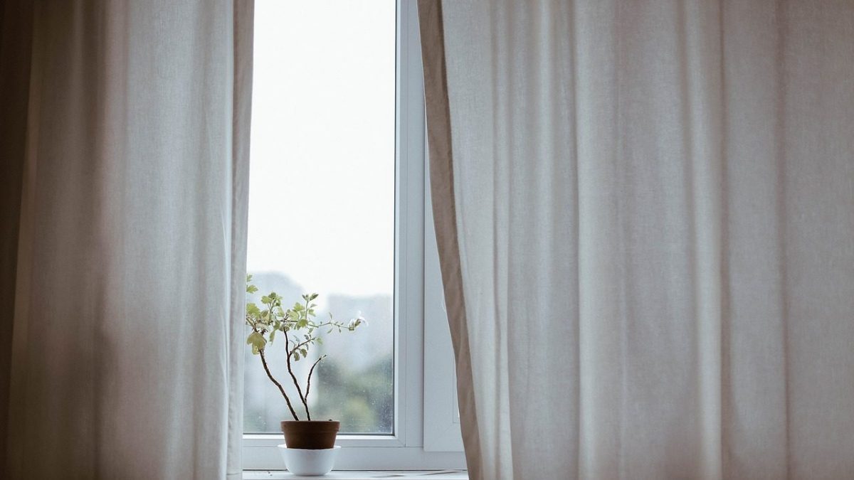 Alzheimer, le risque pourrait être réduit en achetant de bons rideaux pour la maison : comment est-ce possible 2 Image