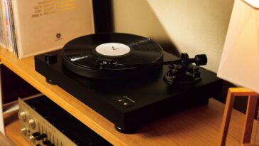 Audio-Technica lance l'AT-LP8X : le tourne-disque à entraînement direct qui allie précision et nostalgie 1 Audio-Technica lance le AT-LP8X : le tourne-disque à entraînement direct qui allie précision et nostalgie
