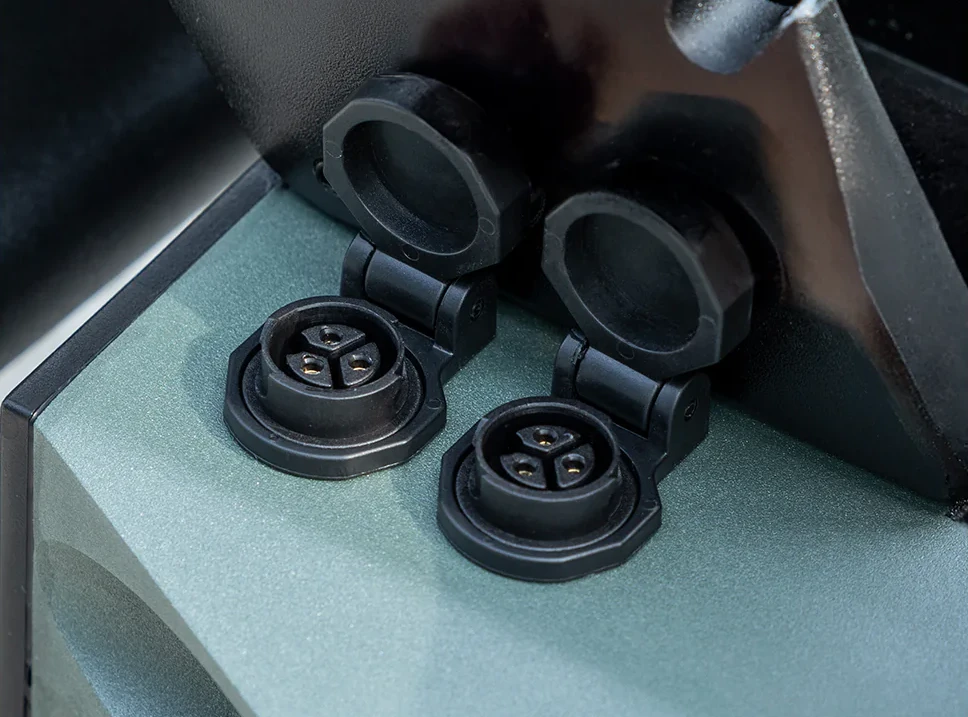 Ausom GX1: La fameuse trottinette électrique enfin disponible en Europe 7 Ausom Gx1 Trottinette électrique Dual Port Charging