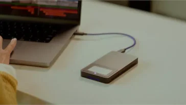 Ce SSD de 8 To à 2 200 $ prend en charge l'USB 4, le refroidissement actif, les clés d'accès, un écran e-ink et bien plus encore 27 Ce Ssd De 8 To à 2 200 $ Prend En Charge L'usb 4, Le Refroidissement Actif, Les Clés D'accès, Un écran E Ink Et Bien Plus Encore