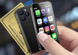 Ce mini smartphone est de la taille d'une carte de crédit, mais fait tout comme les grands 72 Ce Mini Smartphone Est De La Taille D'une Carte De Crédit, Mais Fait Tout Comme Les Grands
