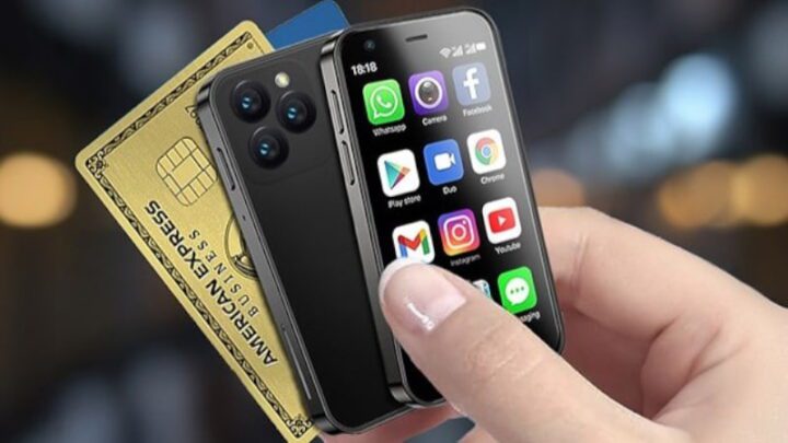 Ce mini smartphone est de la taille d'une carte de crédit, mais fait tout comme les grands 1 Ce Mini Smartphone Est De La Taille D'une Carte De Crédit, Mais Fait Tout Comme Les Grands