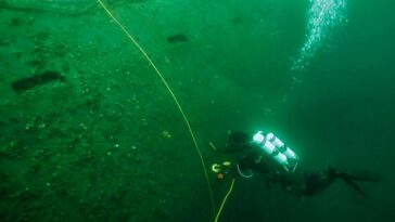 Ce sous-marin nucléaire est coulé depuis plus de 40 ans dans les profondeurs de l'océan. La Russie veut maintenant percer ses secrets 1 Ce sous-marin nucléaire repose depuis plus de 40 ans au fond de l'océan. Maintenant, la Russie veut percer ses secrets