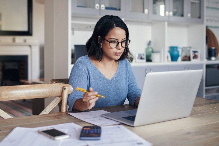Comment convertir un PDF en document Word 2 adulting 101 young adult laptop lifestyle