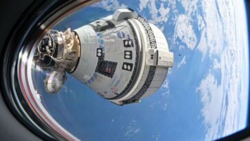 Des astronautes écoutent des sons perturbants dans leur capsule spatiale. Le déconcertement était absolu jusqu'à ce qu'ils découvrent la raison 10 Des astronautes écoutent des sons perturbants dans leur capsule spatiale. Le déconcertement était total jusqu'à ce qu'ils découvrent la raison.